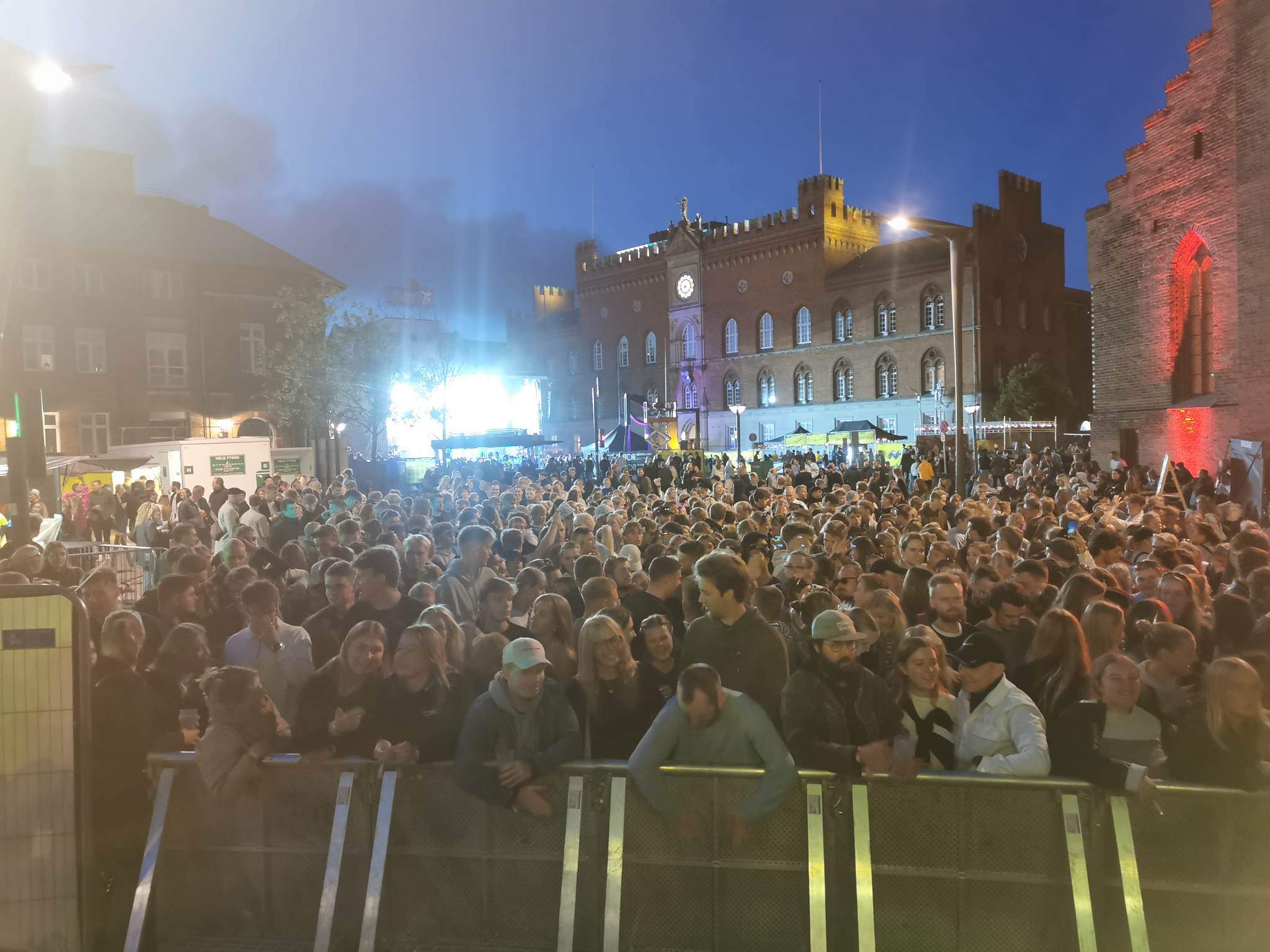 LA210 line array project feedback 