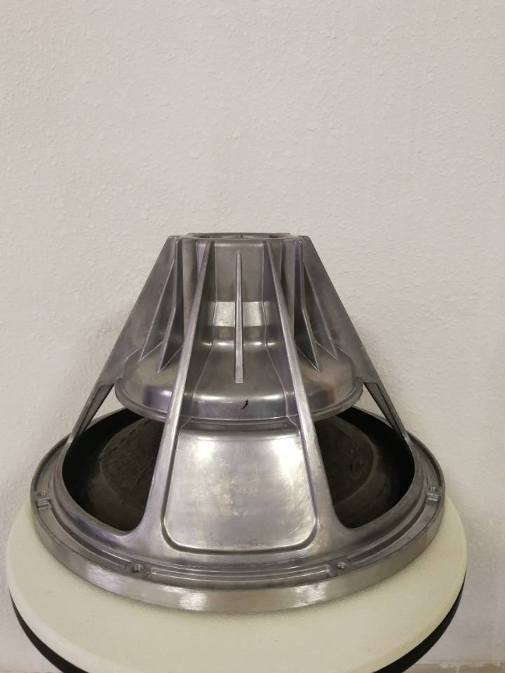 VRX932LAP Single 12 inch Professional Powered Line Array Speaker Box